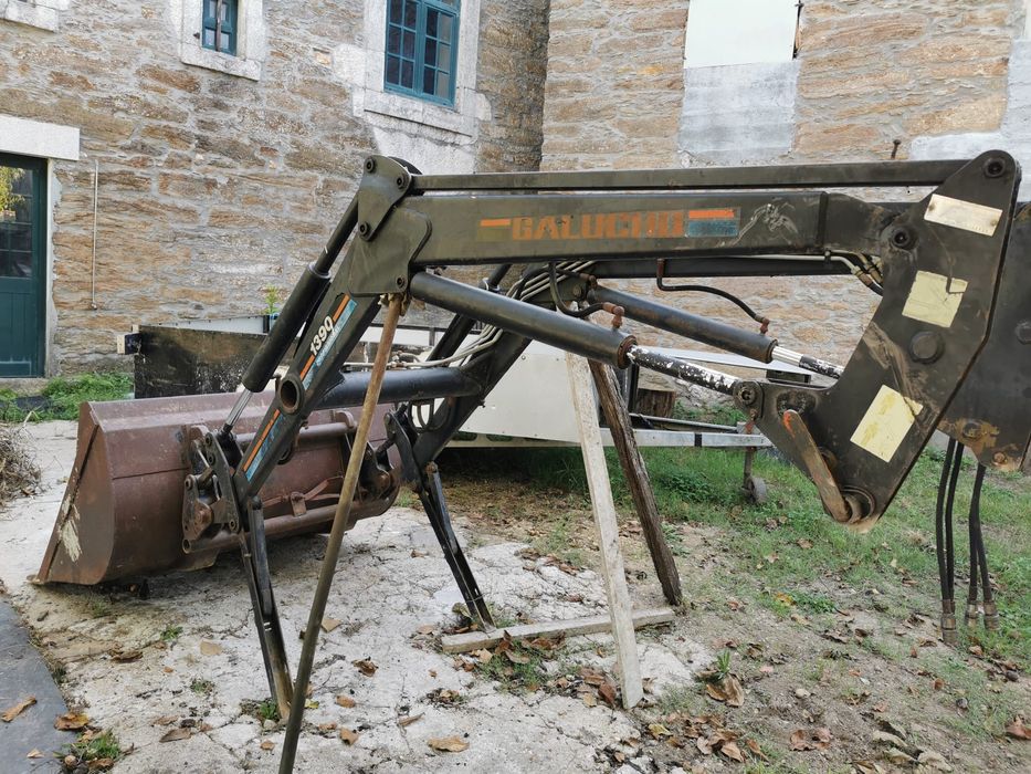 Carregador frontal galucho com parelelogramo