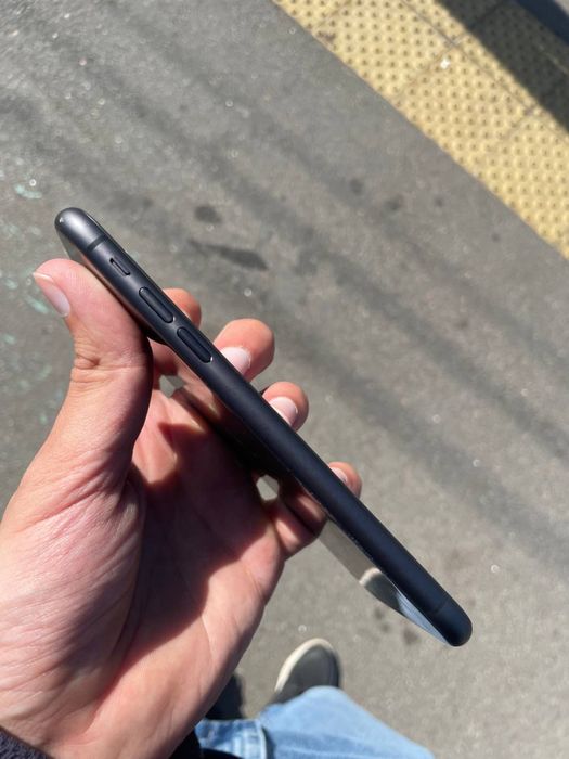 Продам айфон iphone 11 128Gb black 90% все працює