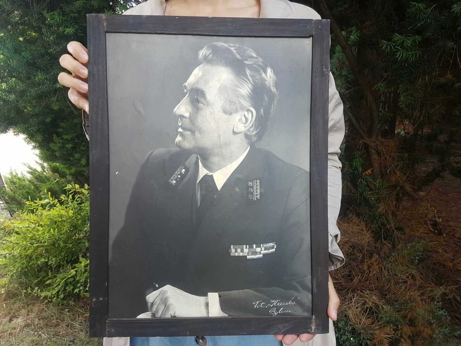 Obraz FOTOGRAFIA PRL Portret Mężczyzny w Mundurze GÓRNICZYM rama 30x41