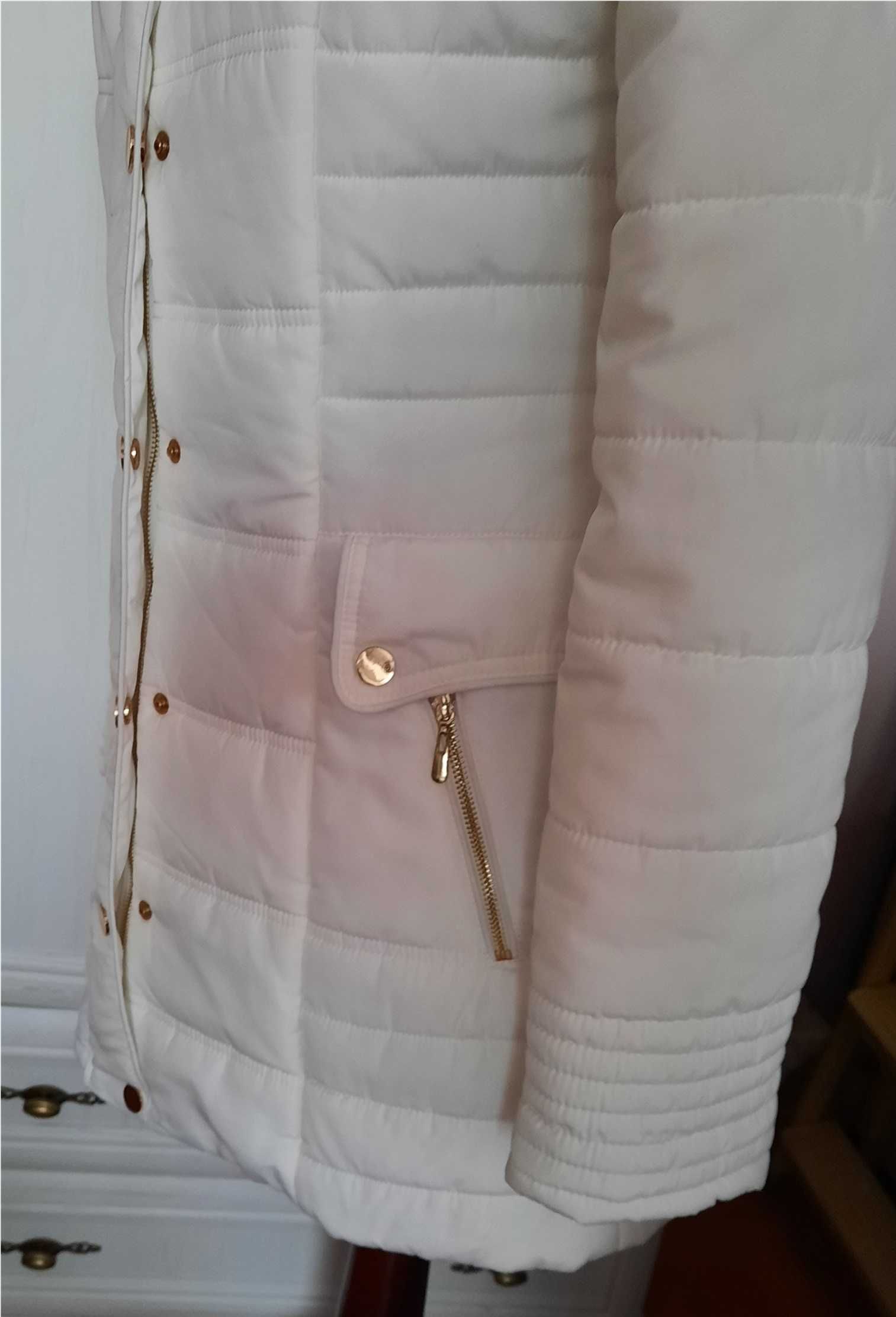 Nowa biała kremowa ciepła pikowana kurtka z kapturem i futerkiem M