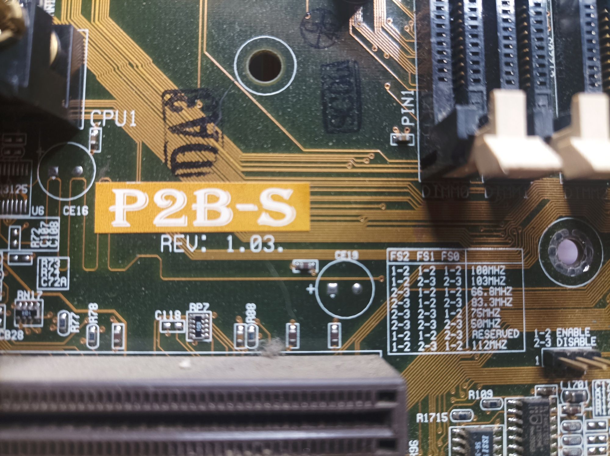 Asus P2B-S - Slot 1
