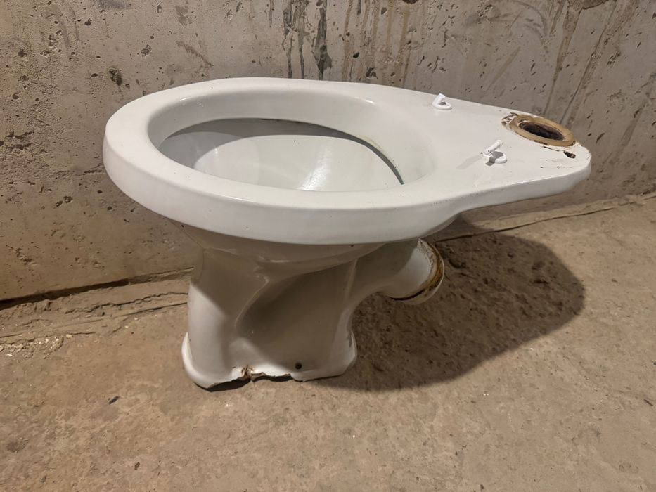 Продам потужний унітаз для будівельників/для дачі,і т.д.і т.п.