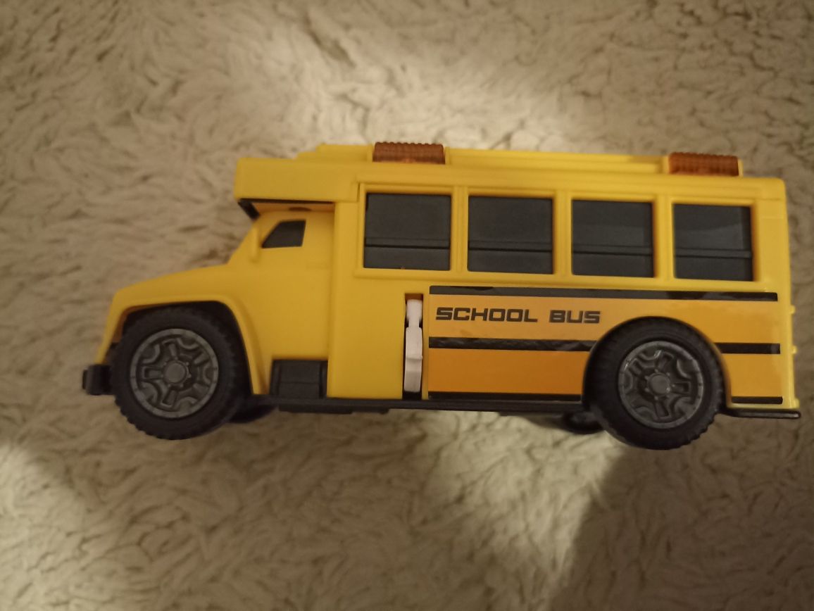 Autobus szkolny dla dzieci