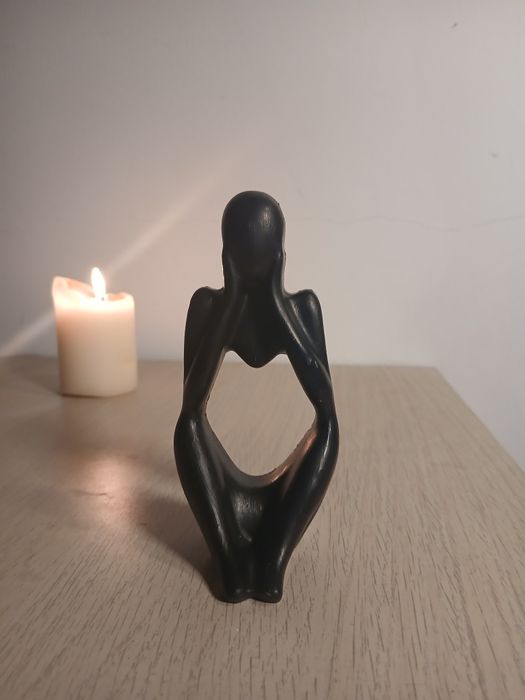 Conjunto de Estatuetas Minimalistas – Pensadores em Gesso (Preto e Bra