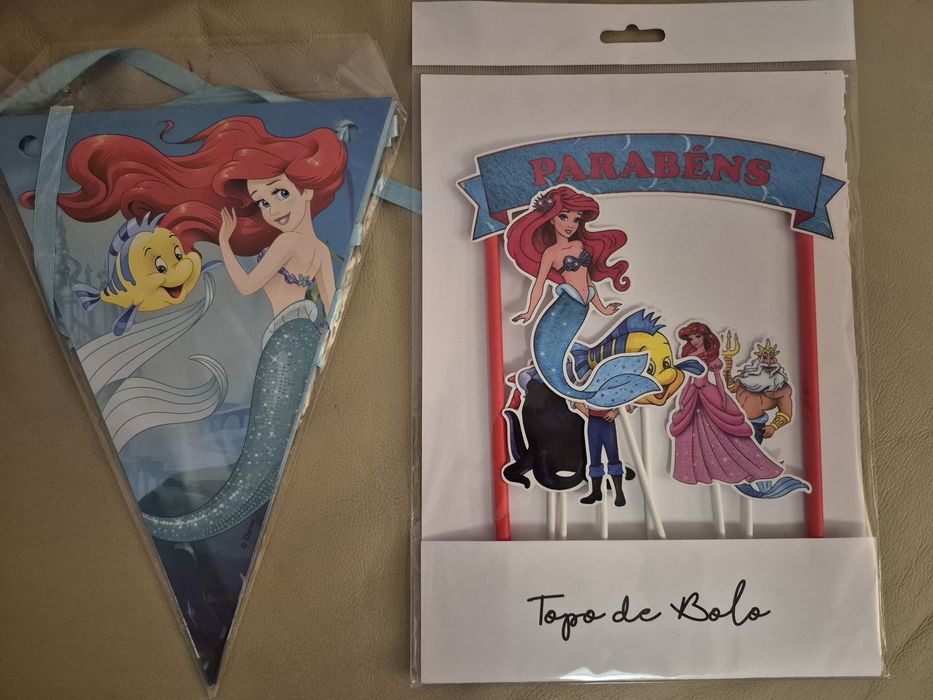 Topo de bolo da Ariel e bandeirolas Ariel