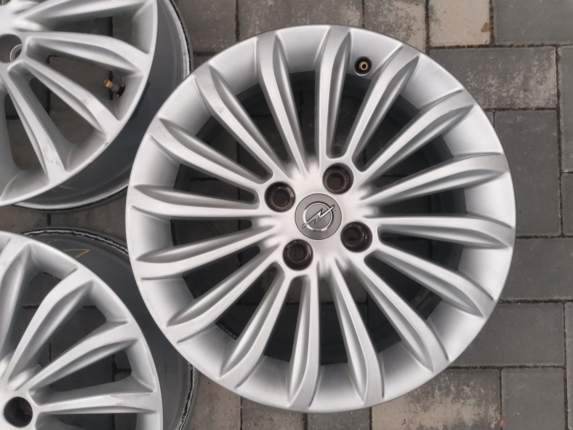 Felgi Opel ADAM Corsa D Meriva 6.5Jx16H2 4x100 ET40 TMPS