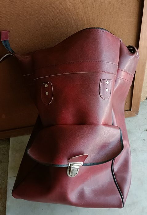 Mala vintage em pele bordeaux