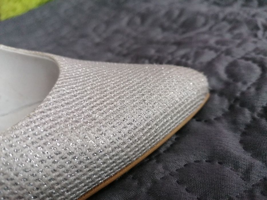 Srebrne ślubne szpilki