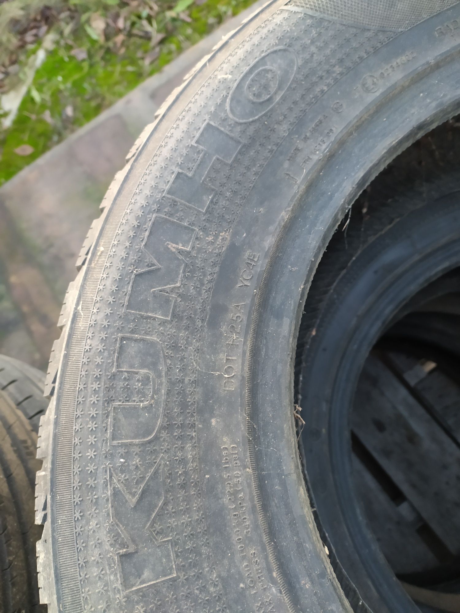 Шины зима Kumho 235/65 R17 комплект 4 шт