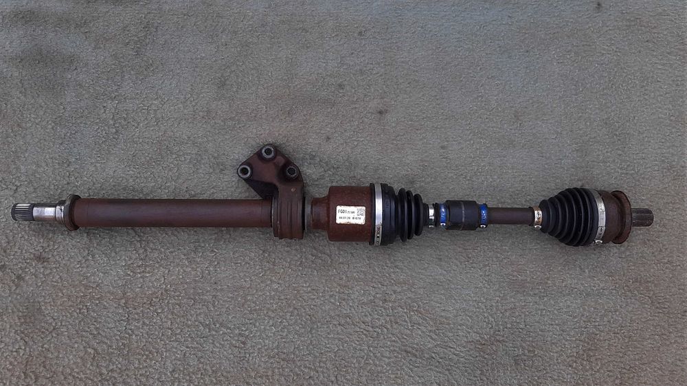 Полуось привод шрус прaва Mazda 3 BK (03-08)