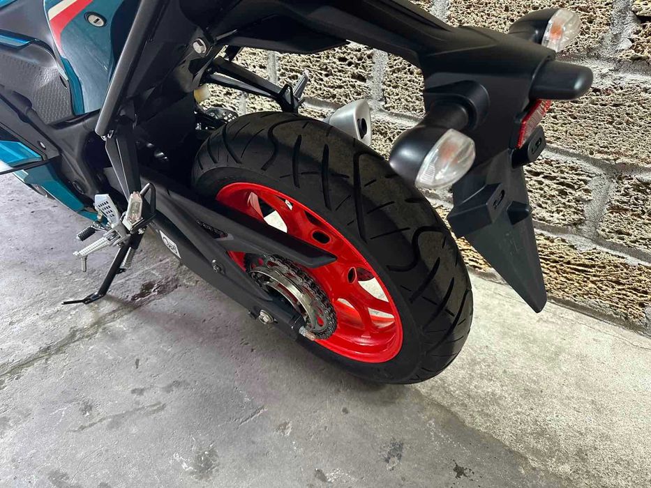 Yamaha R-25 з Японіі