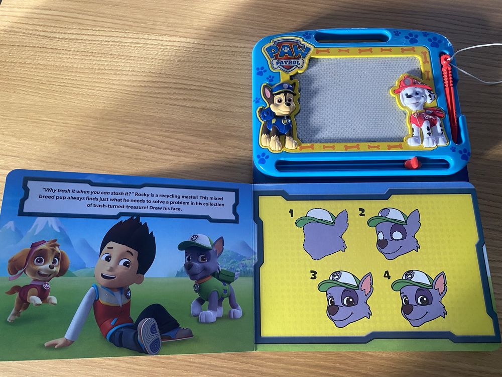 Książka z tablicą magnetyczną Paw Patrol (język angielski)