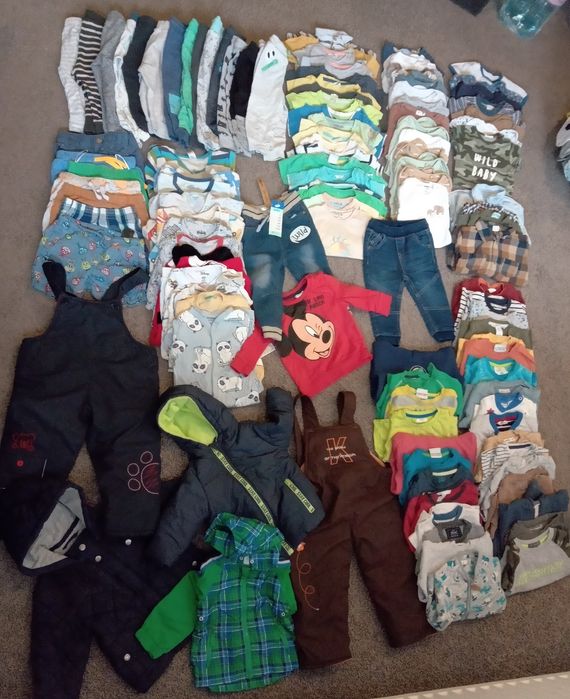 Zestaw paka ubrań dla chłopca roz.74/80 115 sztuk