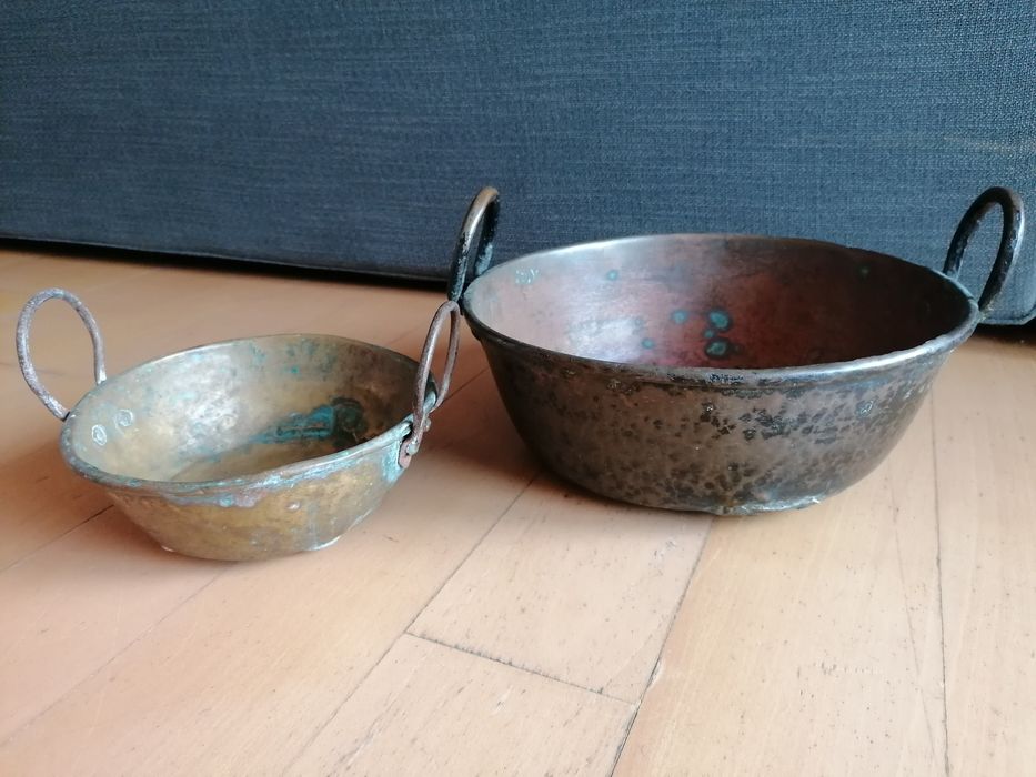 Panelas de cobre muito antigas