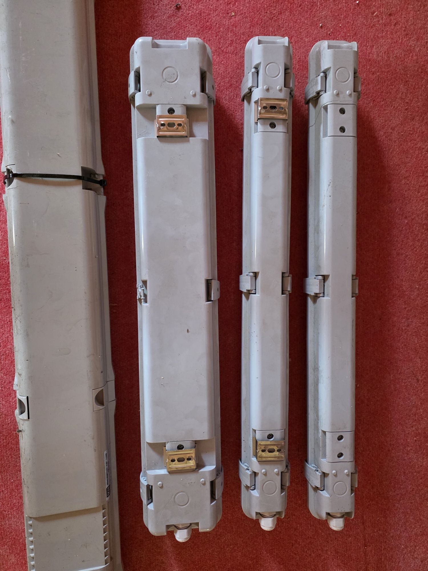 Lampa ze świetlówką