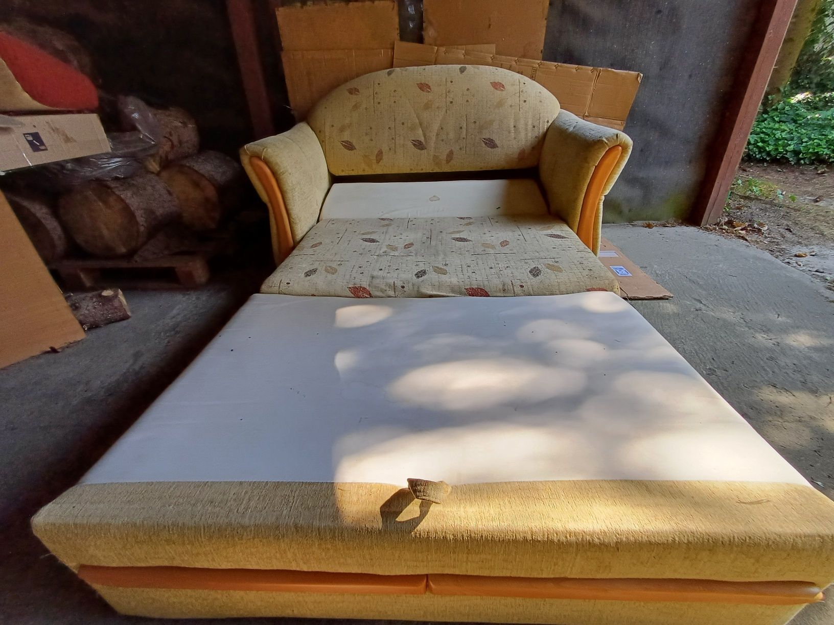 Sofa rozkładana z pojemnikiem