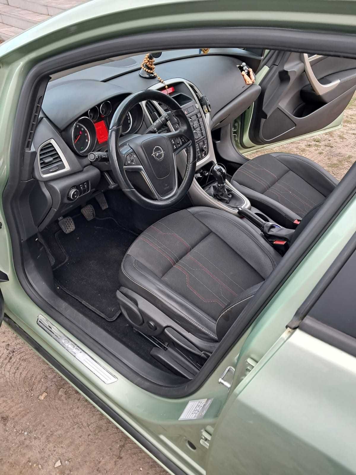 Opel  Astra J 1,4 benzyna 120km