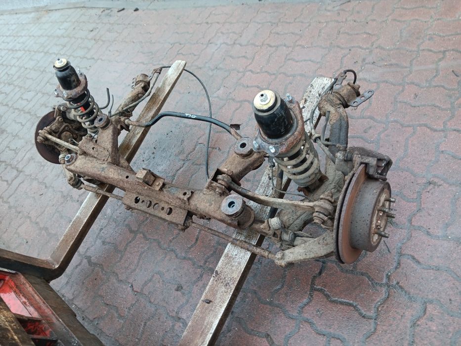 Toyota Avensis t25 zawieszenie tył tylne kompletne belka amortyzator