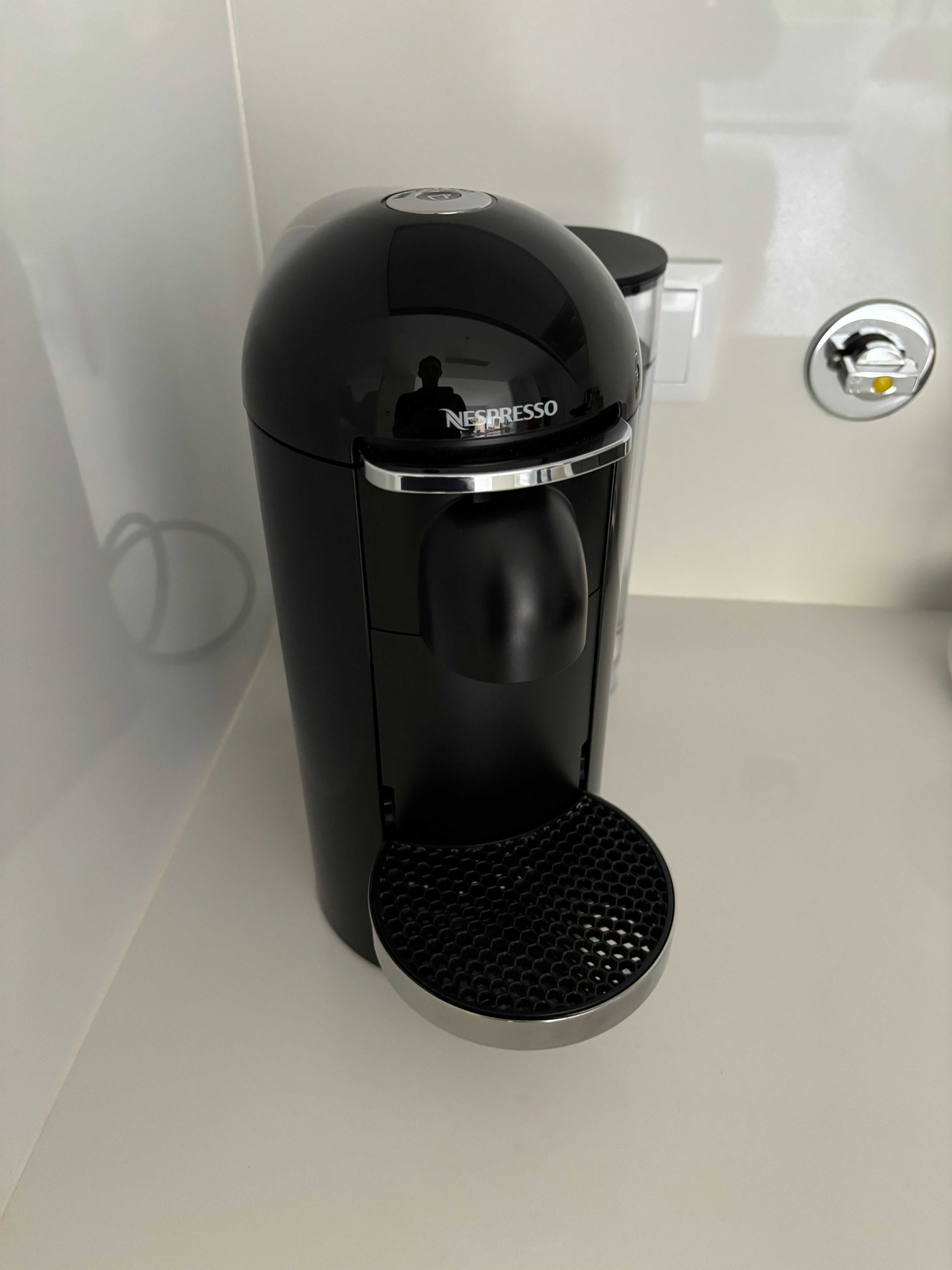 Máquina café NESPRESSO Vertuo Plus Deluxe