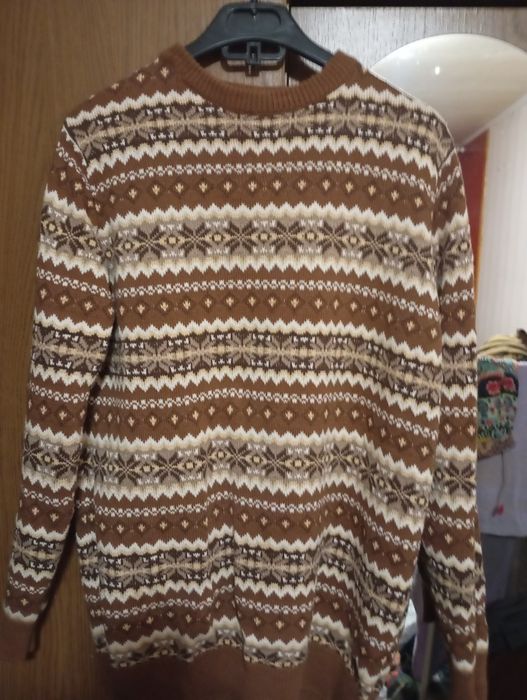 Коричневий вінтажний светр,орламент