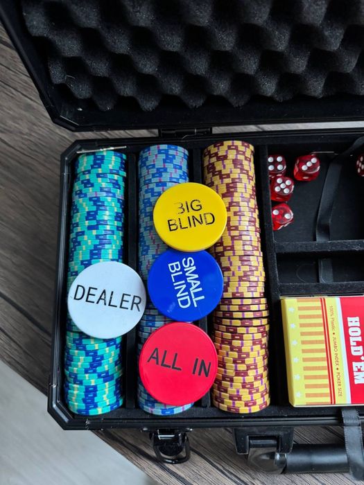 Набор для покера 300 фишек (глинные фишки)