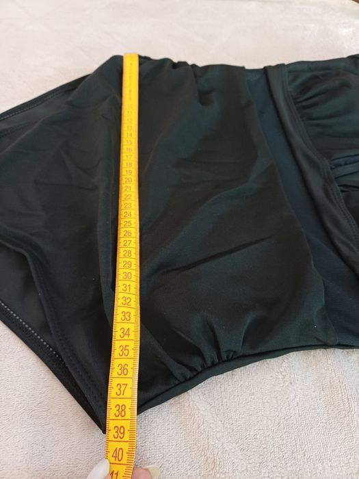 Купальник с V- образным вырезом и сеточкой