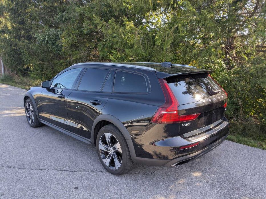 Volvo V60 Cross Country T5      2020