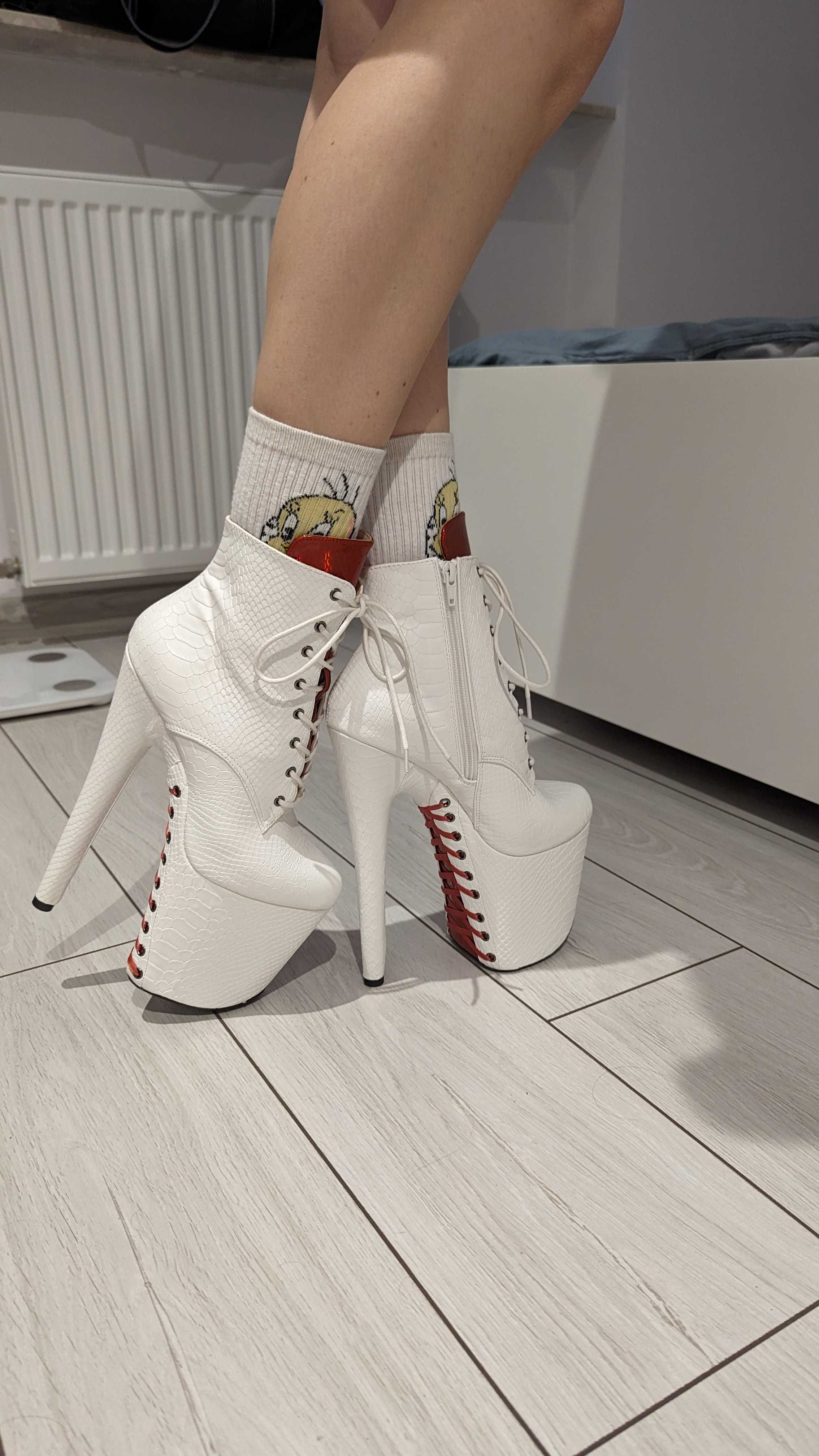 Nowe buty do tańca na rurze