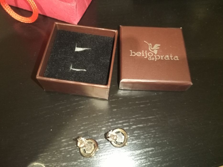 Conjunto Brincos prata com pérolas pequenas