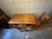 Sosnowy stół z 3 krzesłami