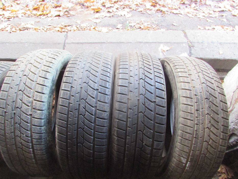 225/60/18 комплект зимових шин Austone Skadi SP-901