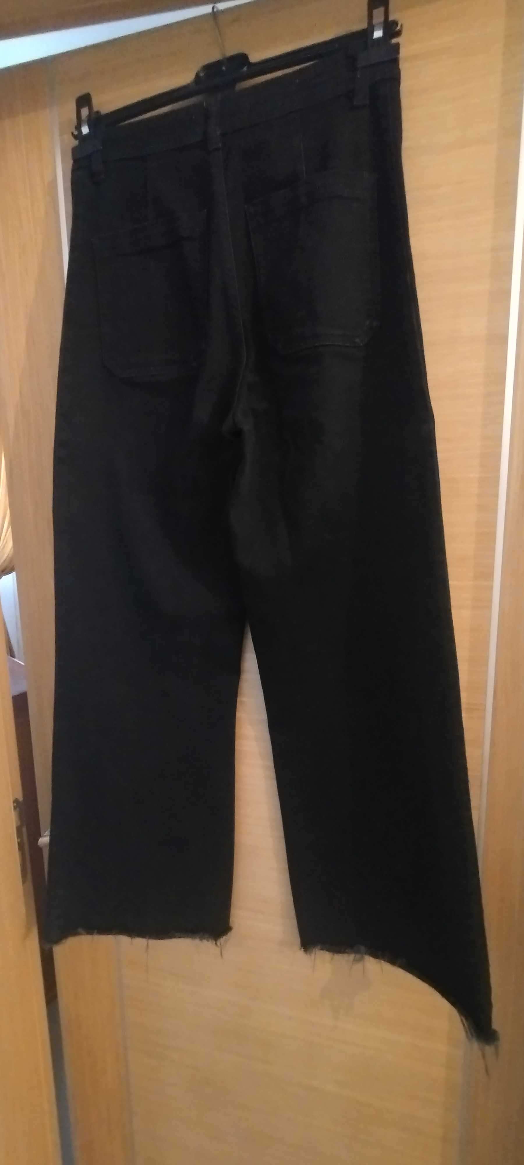 Jeans da Mango tamanho 34. As duas a 16€. A pagar portes de envio
