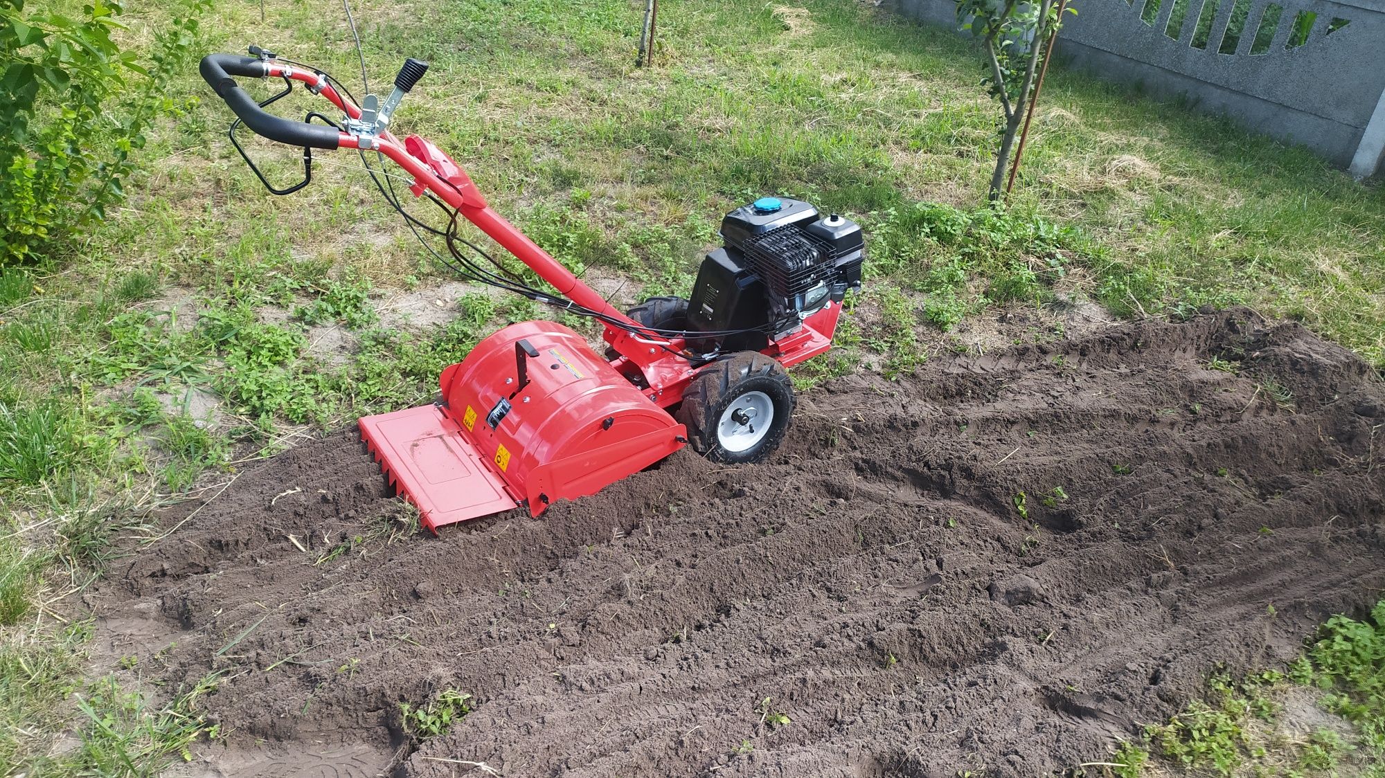 Usługi glebogryzarką, niwelacja terenu, usługi ogrodnicze