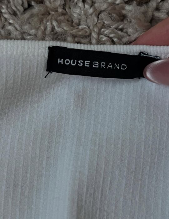 білий топ house brand