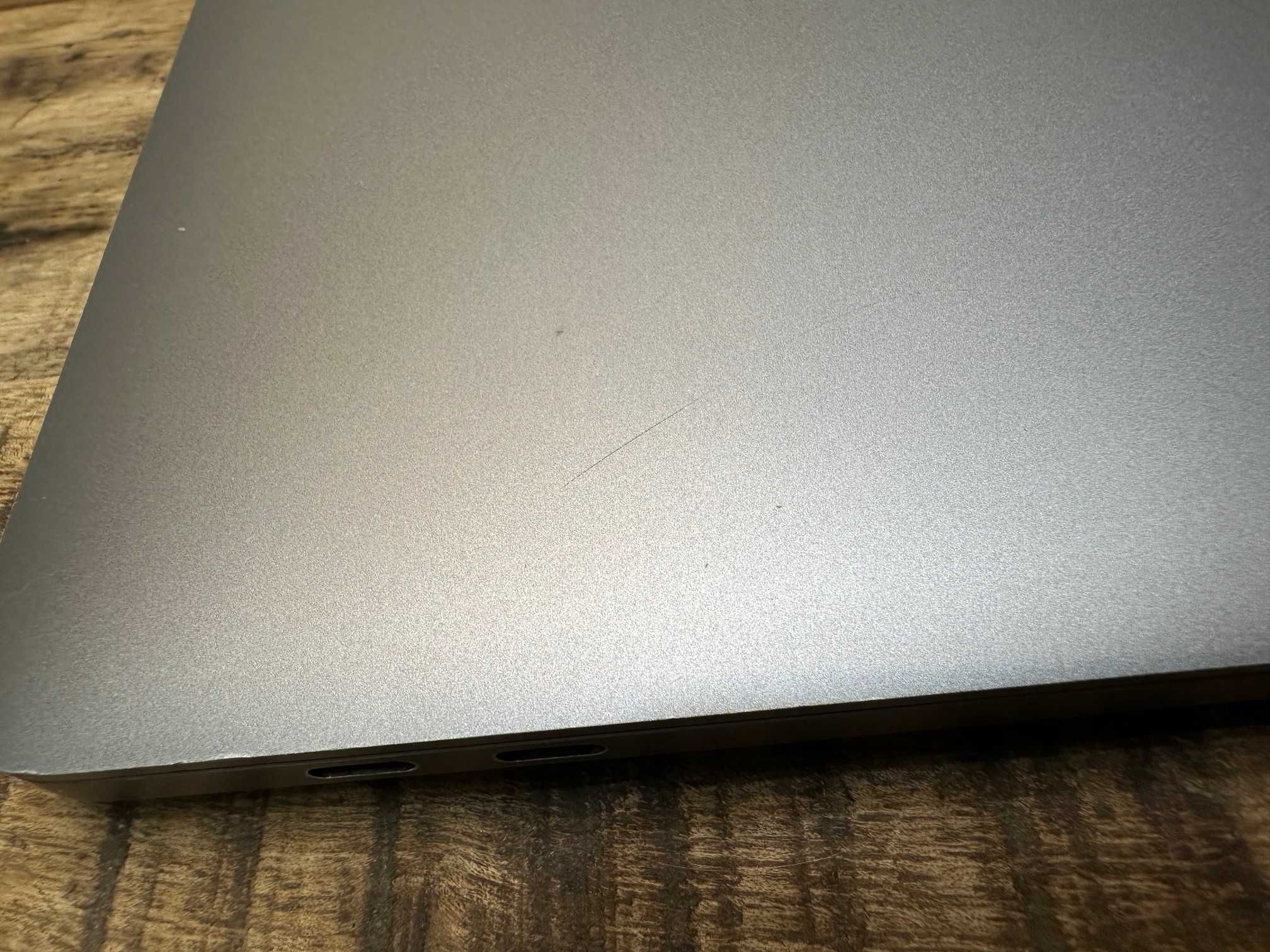 Apple MacBook Pro A1990, 15,4" i7 256GB, 2019