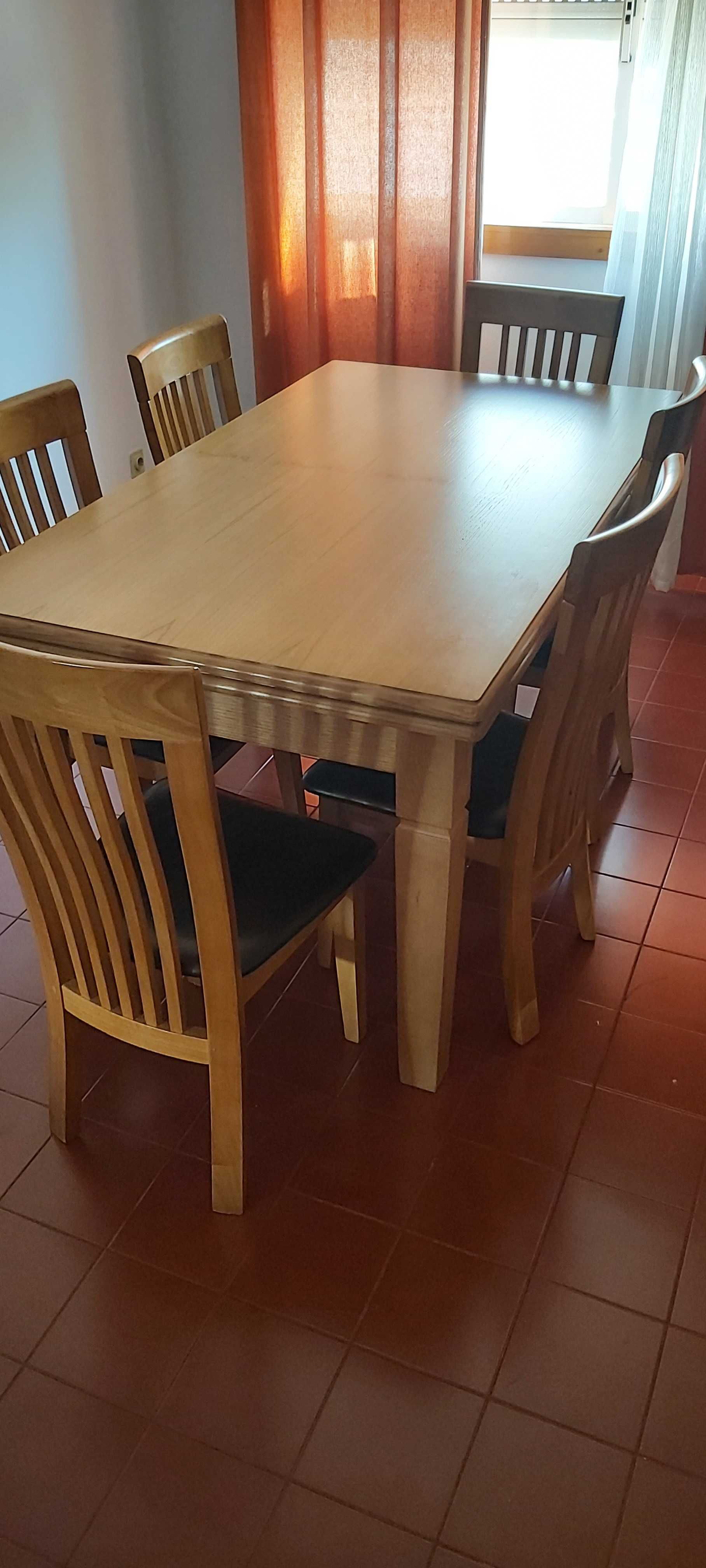 Mesa de jantar com abas e 6 cadeiras