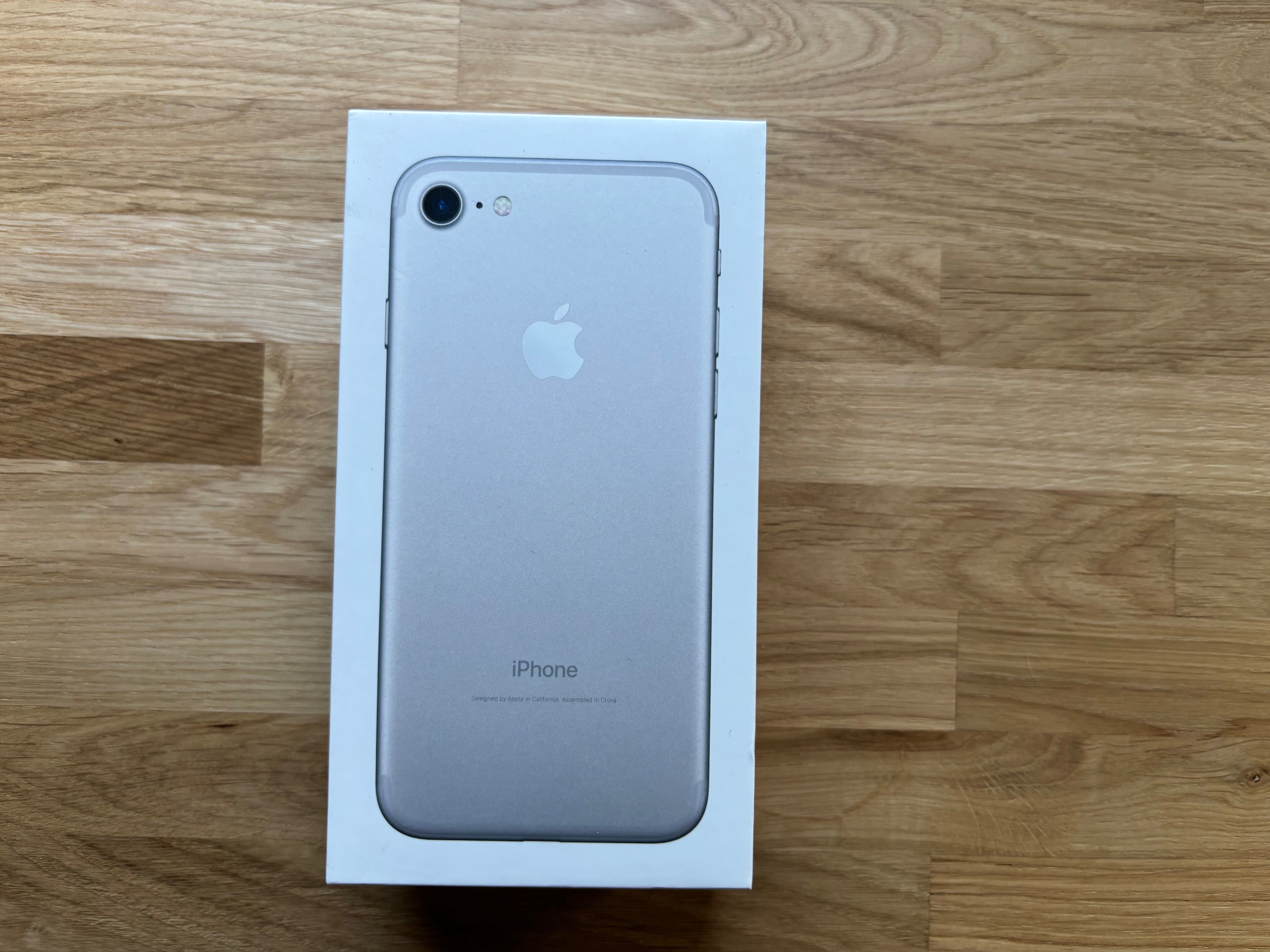 iPhone 7 w pudełku