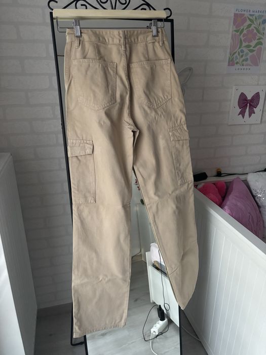 Beżowe spodnie cargo
