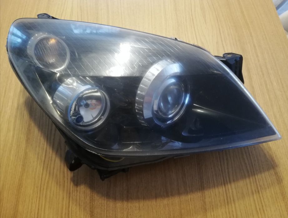 Lampy Bi-Xenon Opel Astra Gtc
