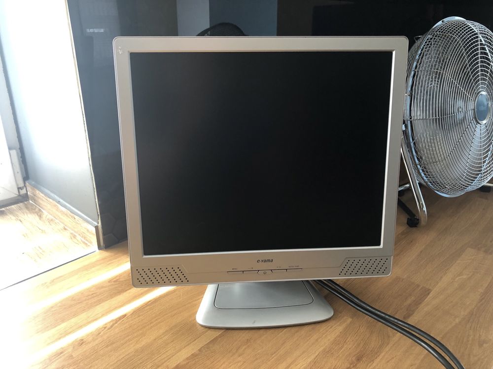 Monitor e-yama 17LP2