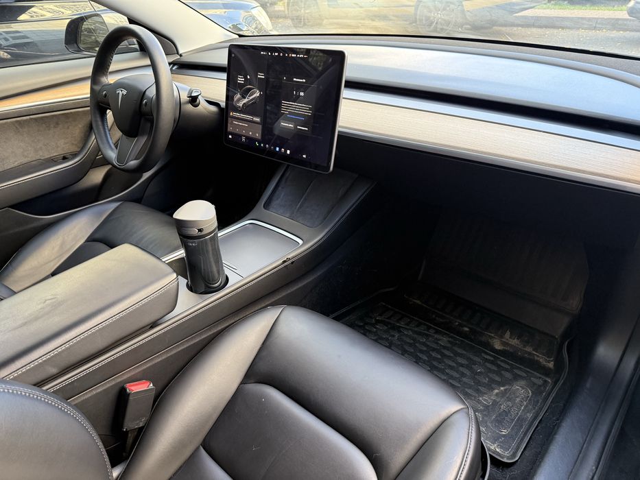 Продам не биту Tesla model 3