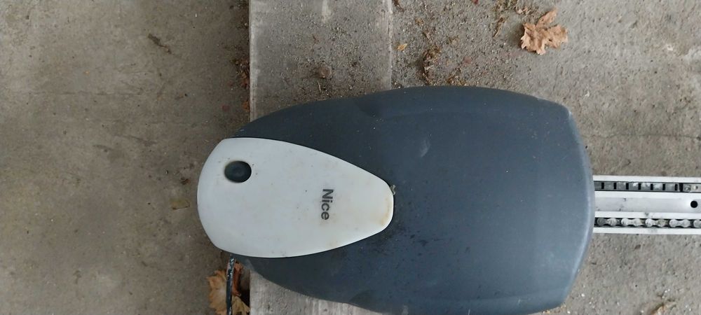 Napęd do bramy garażowej NICE uszkodzony