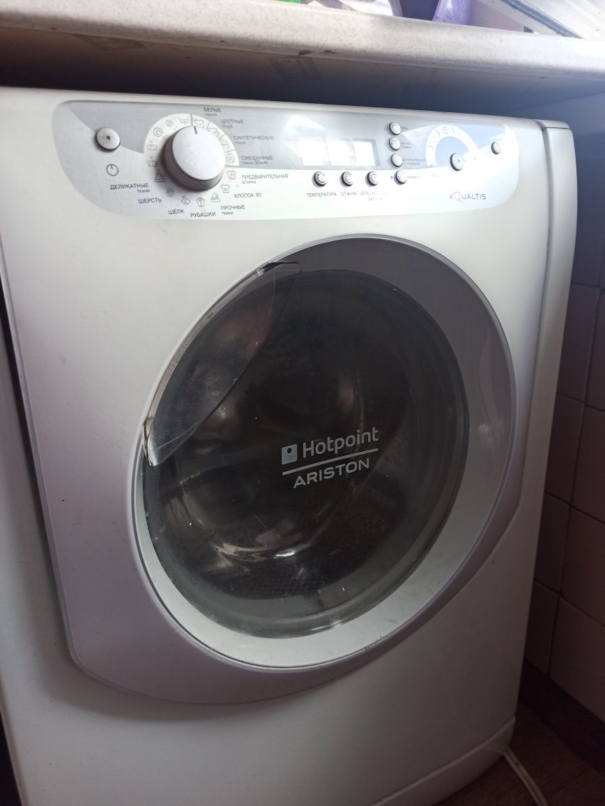 Продам на разборку или ремонт  стиральную машину Hotpoint Aniston
