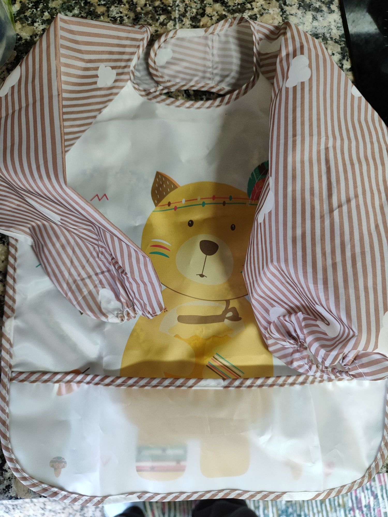 Conjunto de vários itens para refeição bebé