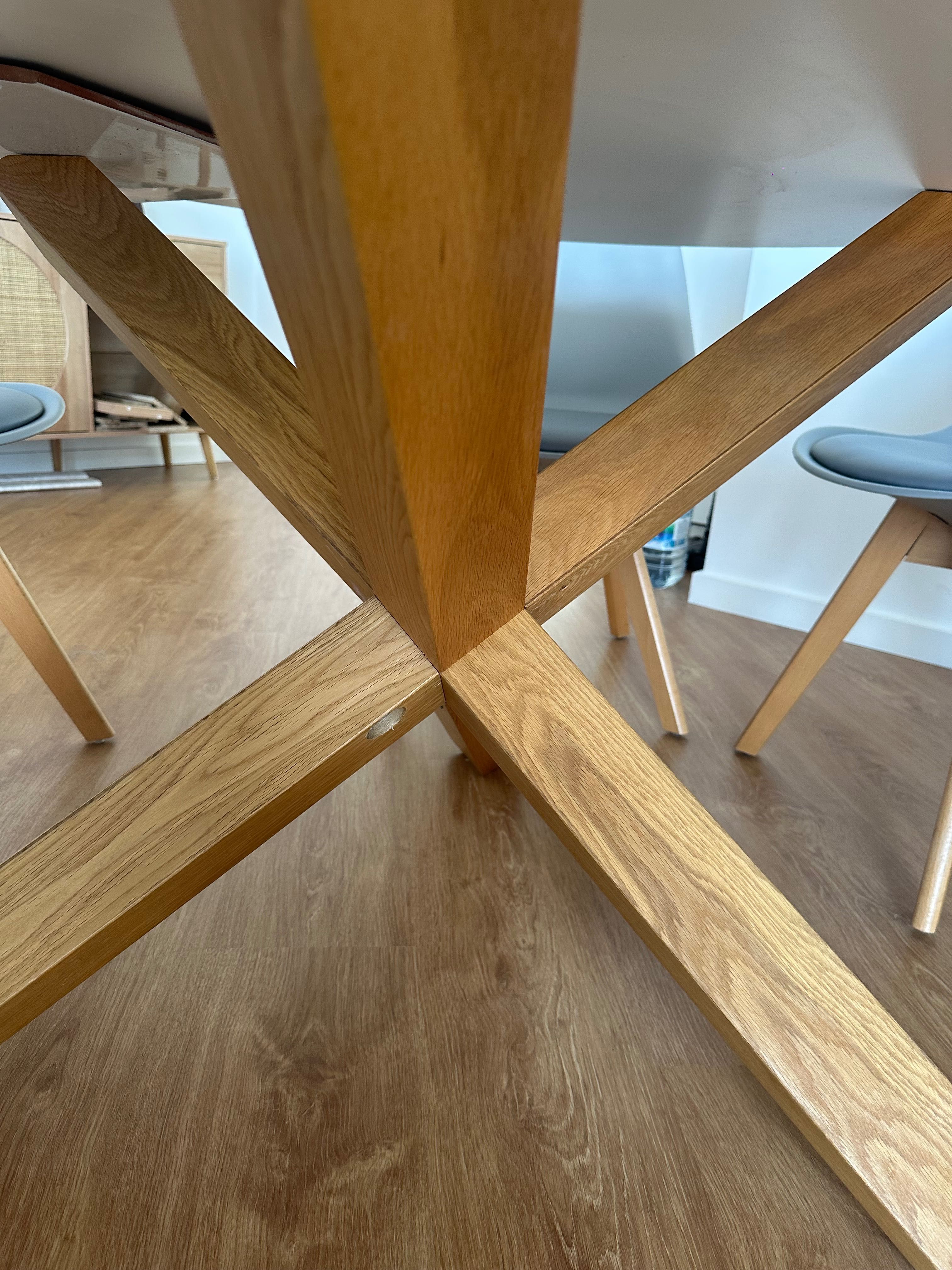 Conjunto mesa e cadeiras