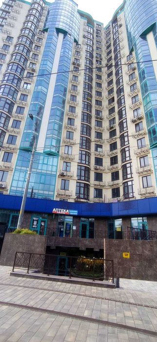 жк Аквамарин .Фасад  площадь  помещения 52 м2. потолки 4 метра. 15 квт