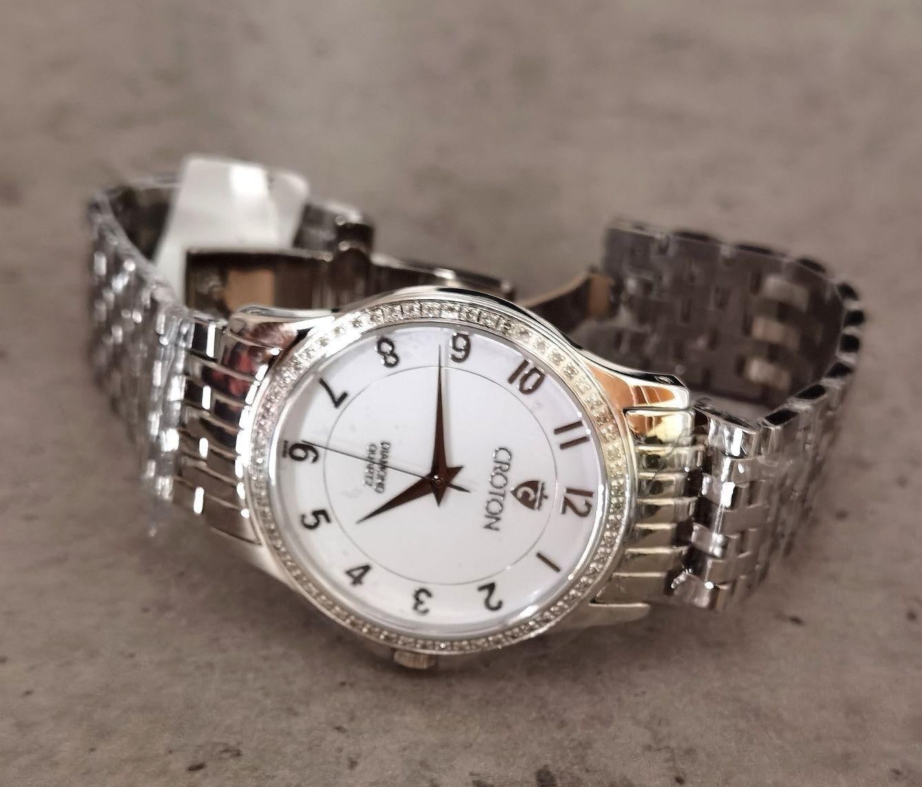 швейцарские часы мужские с натуральными бриллиантами 0.50ct .
