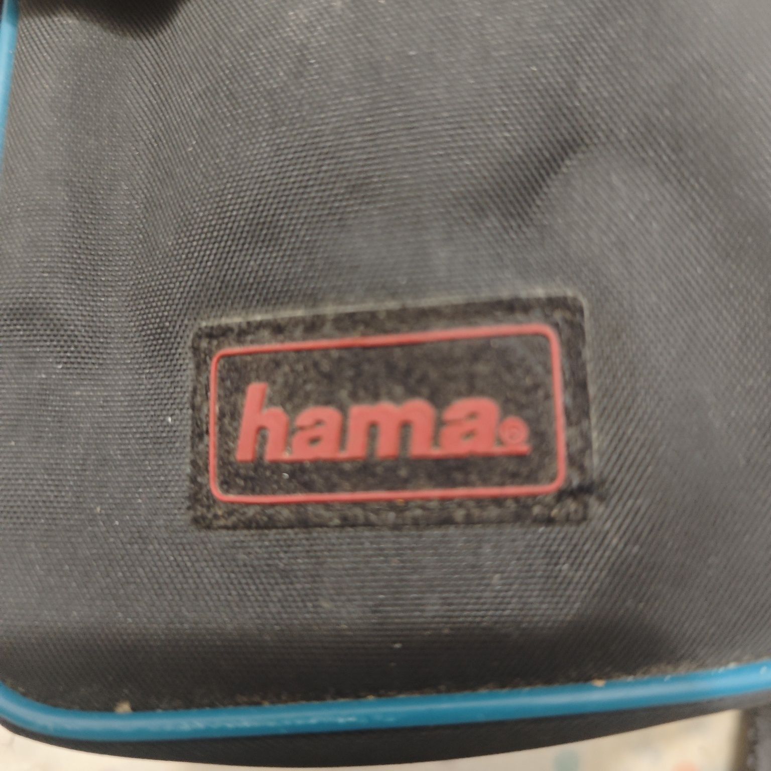 Máquina fotográfica da marca hama com flash