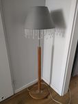 Lampa stojąca do salonu
