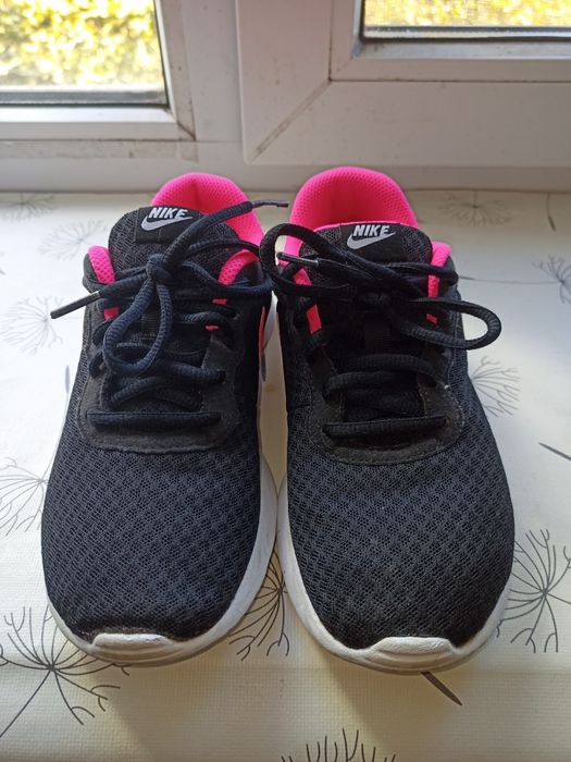 Продам  кроссовки для девочки